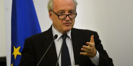 Hubert Védrine : « La bataille nucléaire est une monstruosité à tout point de vue »
