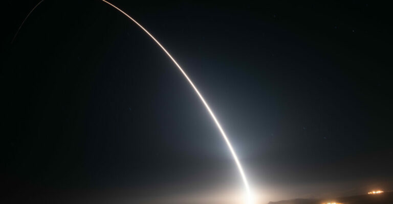 Minuteman III est l'un des missiles allant à l'encontre du TNP .