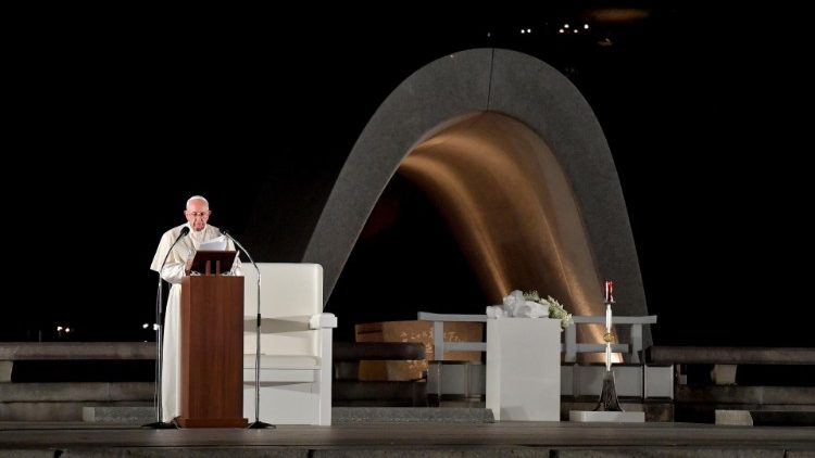 Le Pape François au mémorial de la paix à Hiroshima.